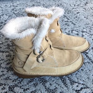 Sorel Tootega Boots - size 9